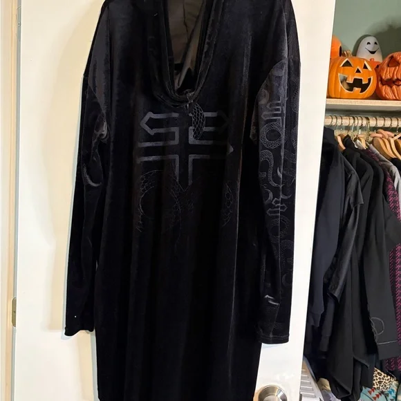 Killstar Gothic Black Hooded Garment - Picture 2 of 4